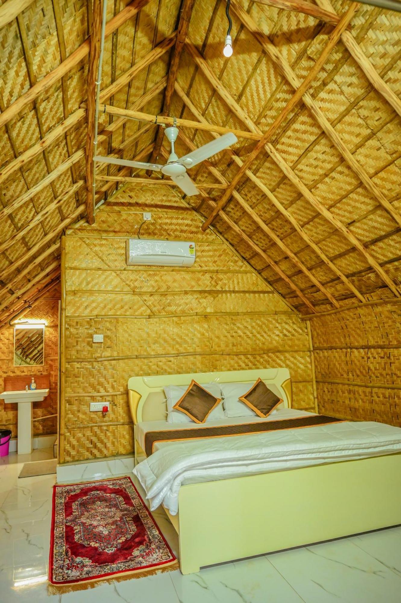 Tamarind Tree Way Side Amenities Hotel Hospet Buitenkant foto
